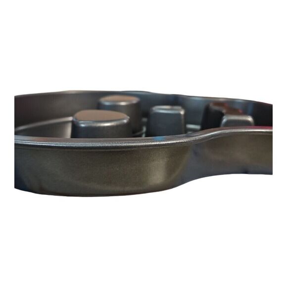 Wilton Halloween Skull Skeleton Sugar Skull Cake Pan Metal Non Stick 12 x 9.5" - Picture 7 of 9